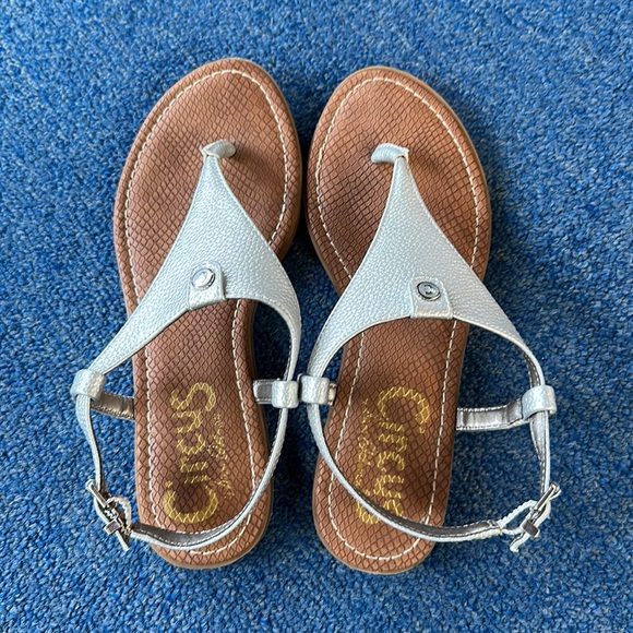 Circus by Sam Edelman Carolina Silver Metallic Thong Sandals Sz 6 - Picture 2 of 9